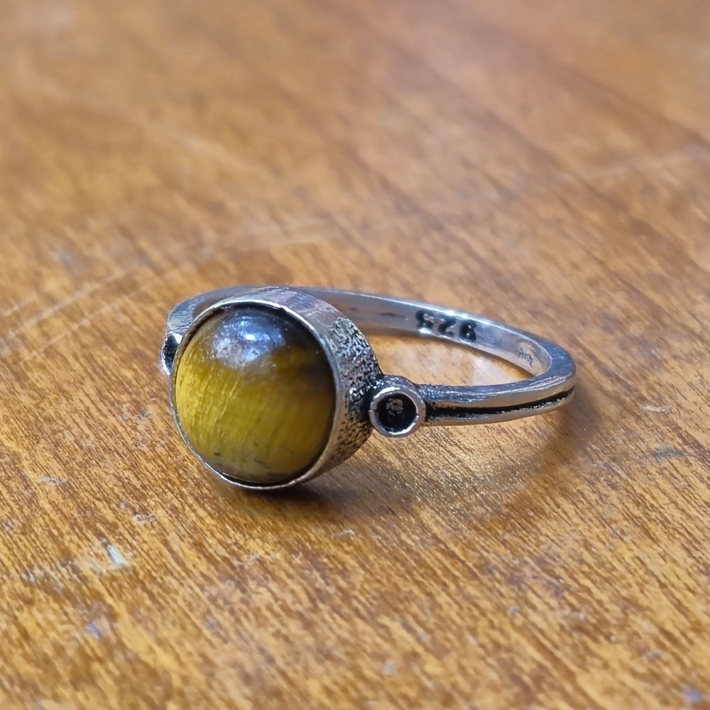 925 Sterling Silver With A Beautiful Tiger's Eye Stone Vintage Ring Size 6 (#6)